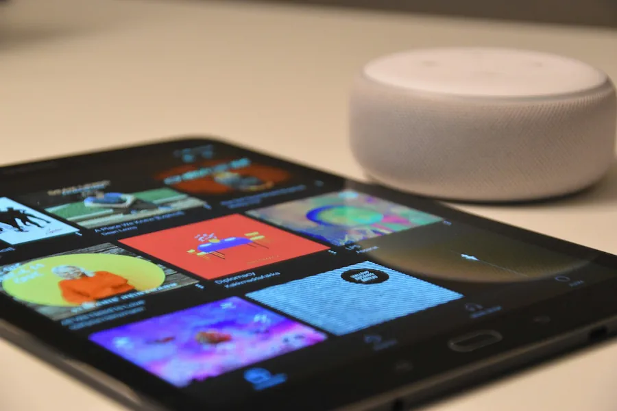 anvand-smarta-assistenter-for-att-styra-musiken