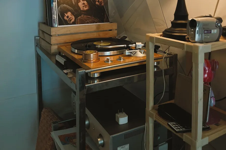 hur-du-kopplar-en-vinylspelare-till-ditt-ljudsystem